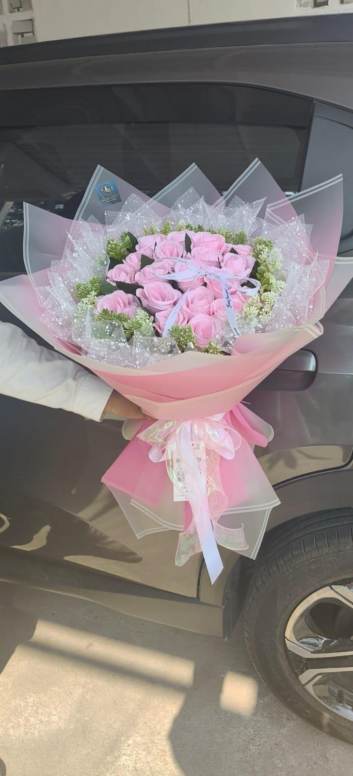 Manisnya Bikin Meleleh! 💖 Buket Mawar Pink Jumbo dengan Kilau Mewah
