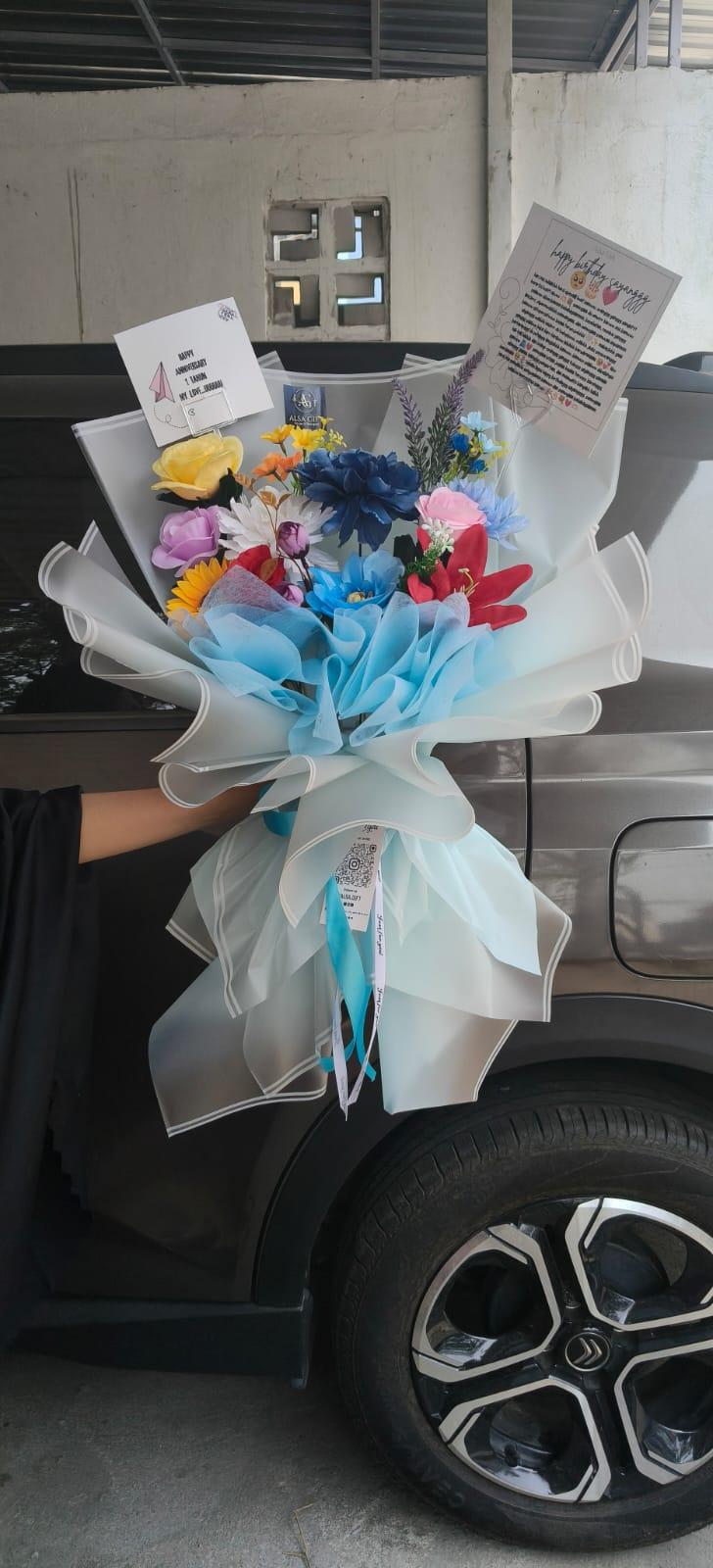 Buket Bunga Artificial "Selina Blue Palette" – Buket Cantik Kombinasi Biru & Warna-Warni (Free Kartu Ucapan)